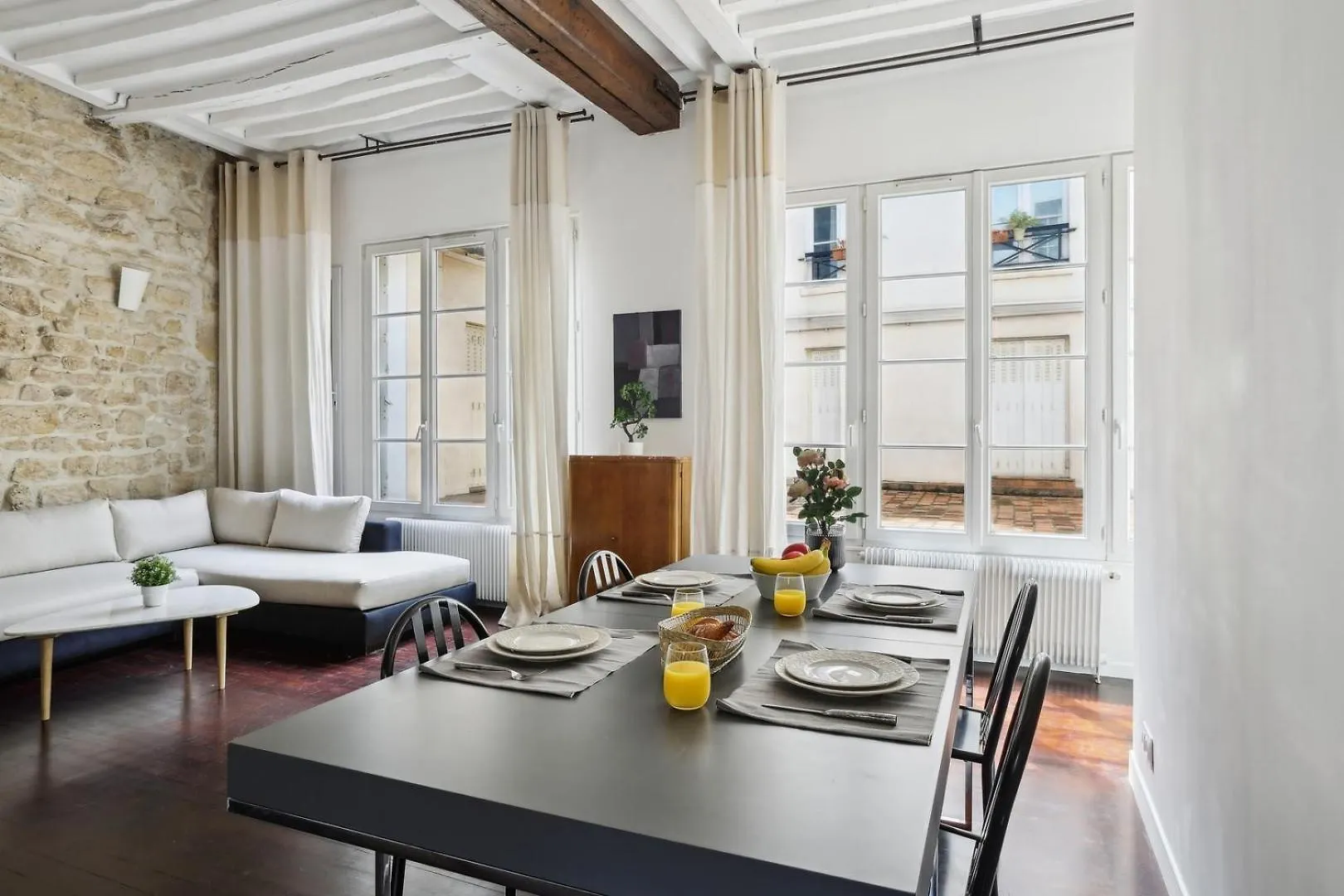 Bnbnook - Bright 2Br - Saint-Germain & Seine River París 0*,  Francia