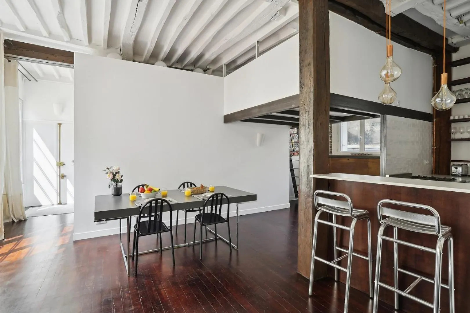Bnbnook - Bright 2Br - Saint-Germain & Seine River París 0*,  Francia